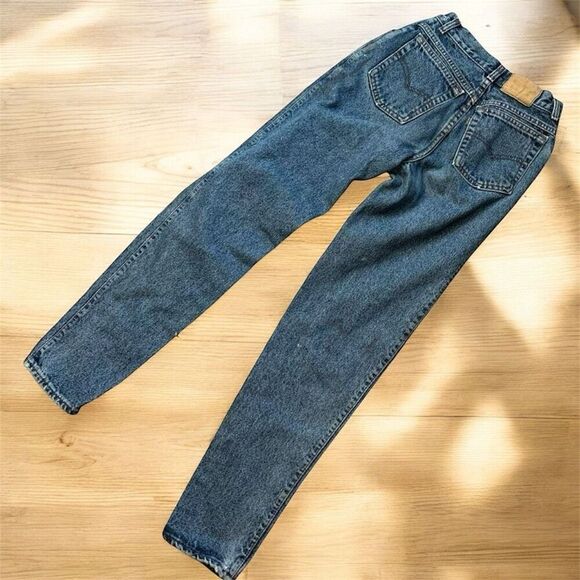 Vintage Levi’s Slim Straight Jeans 23”-24” Medium Wash High Rise Tapered - Picture 3 of 10